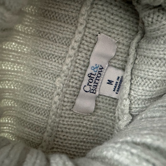 Croft & Barrow  Mint green turtle neck sweater. - Picture 2 of 3